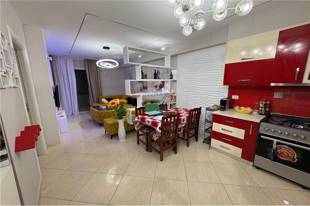 🏡 APARTAMENT 1+1 PËR SHITJE – LUNGOMARE, VLORË 🌊 2