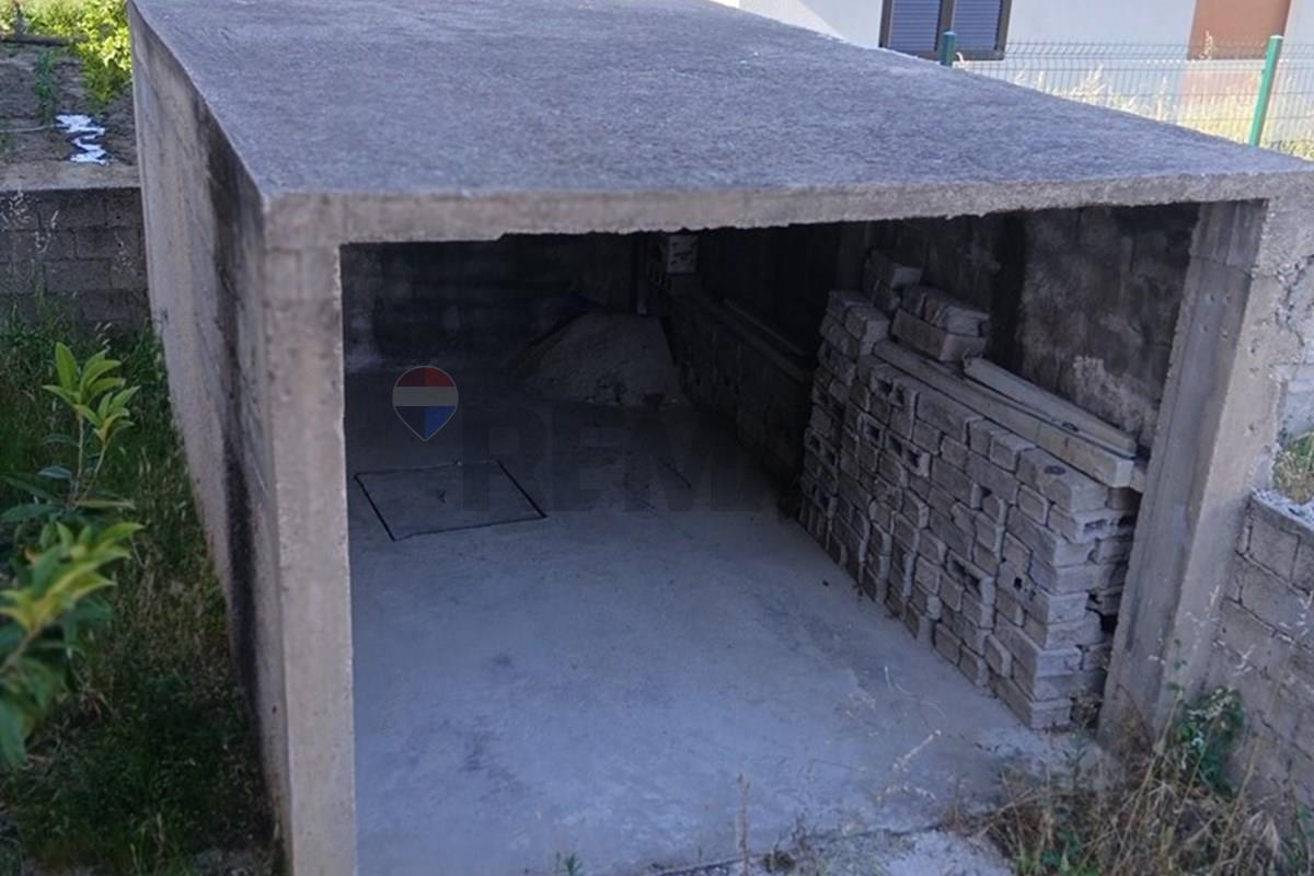 Jepet me qera kati i dytë i një vile