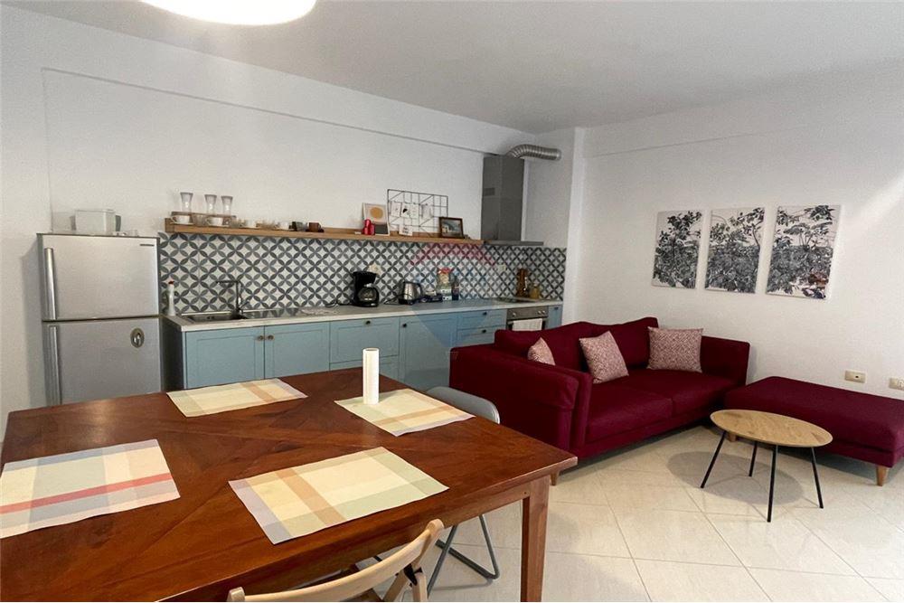 Apartament 2+1 me qera ne rruga e Re 2