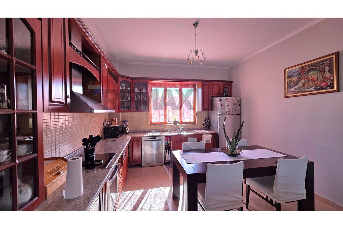 🏡 APARTAMENT 3+1 PËR SHITJE – QENDËR, VLORË ✨ 3