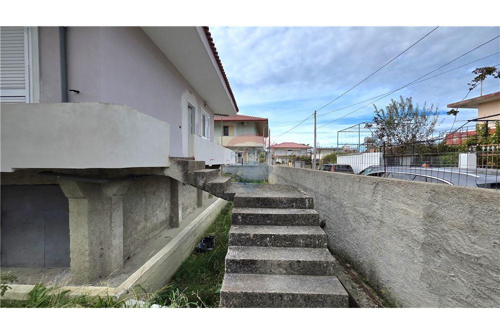 Shtepi private ne shitje ish Fabrikes se Tullave 4
