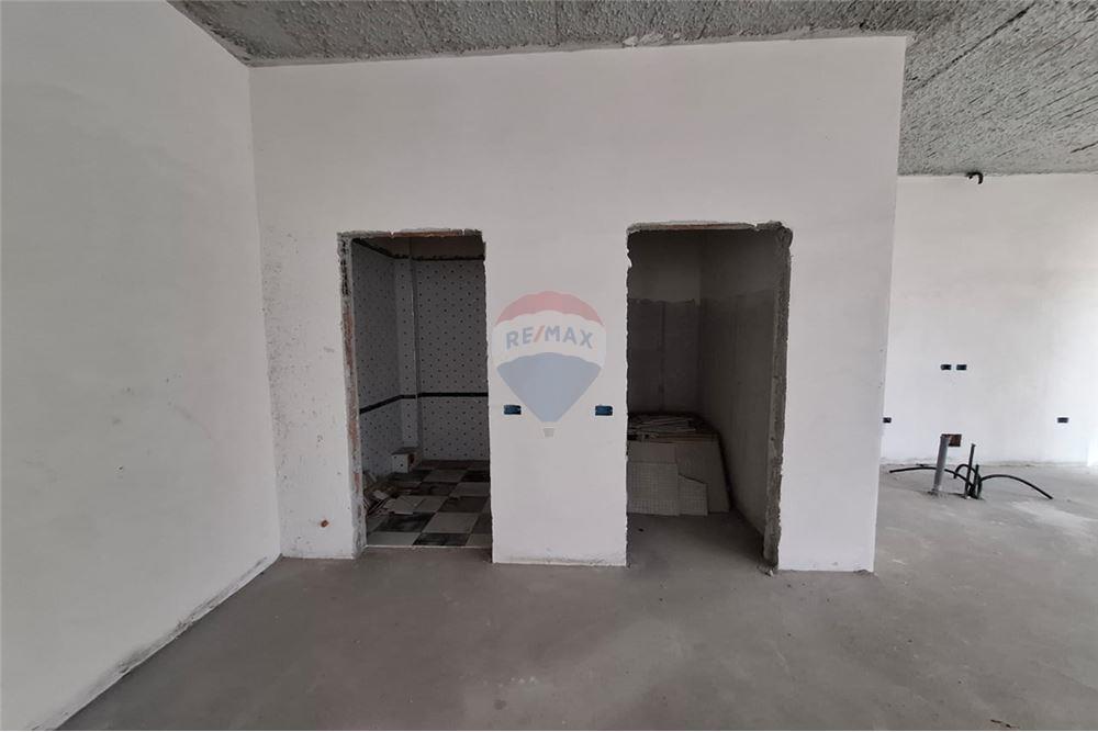 Dyqan ne shitje perball karburant Alpet