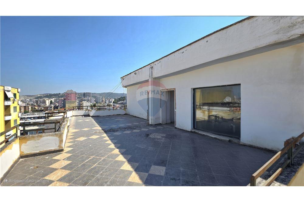 Penthouse ne shitje prane Conad,Vlore!