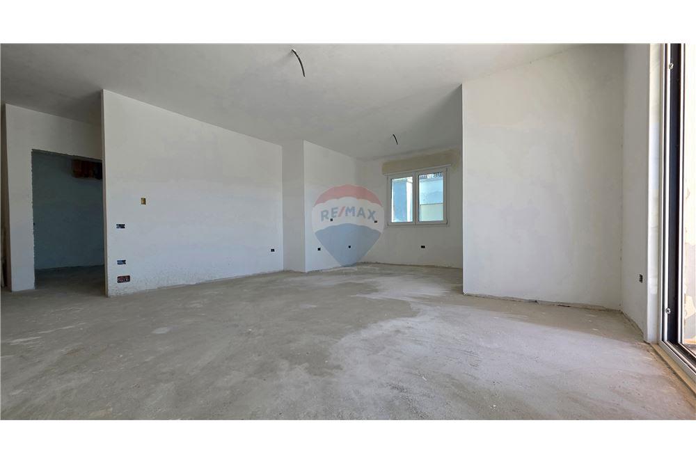 Dupleks ne shitje tek Kisha Ortodokse,Vlore 4