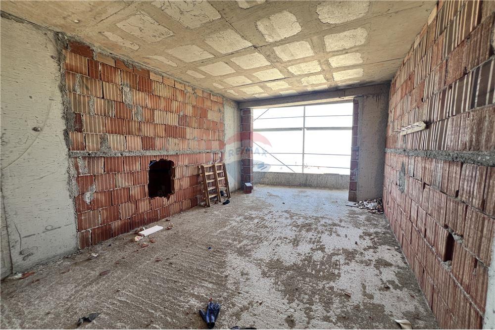 Apartamant 1+1 me Pamje Ballore nga Deti 4