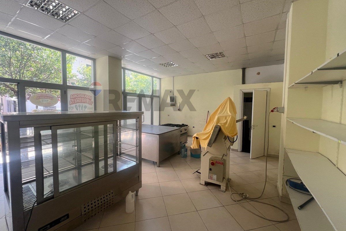 🏪 DYQAN PËR QIRA – RRUGA E ÇIPAJVE, VLORË