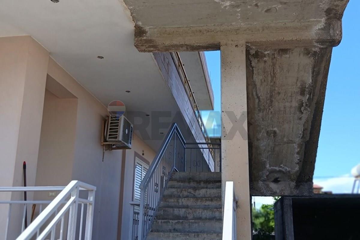 Jepet me qera kati i dytë i një vile