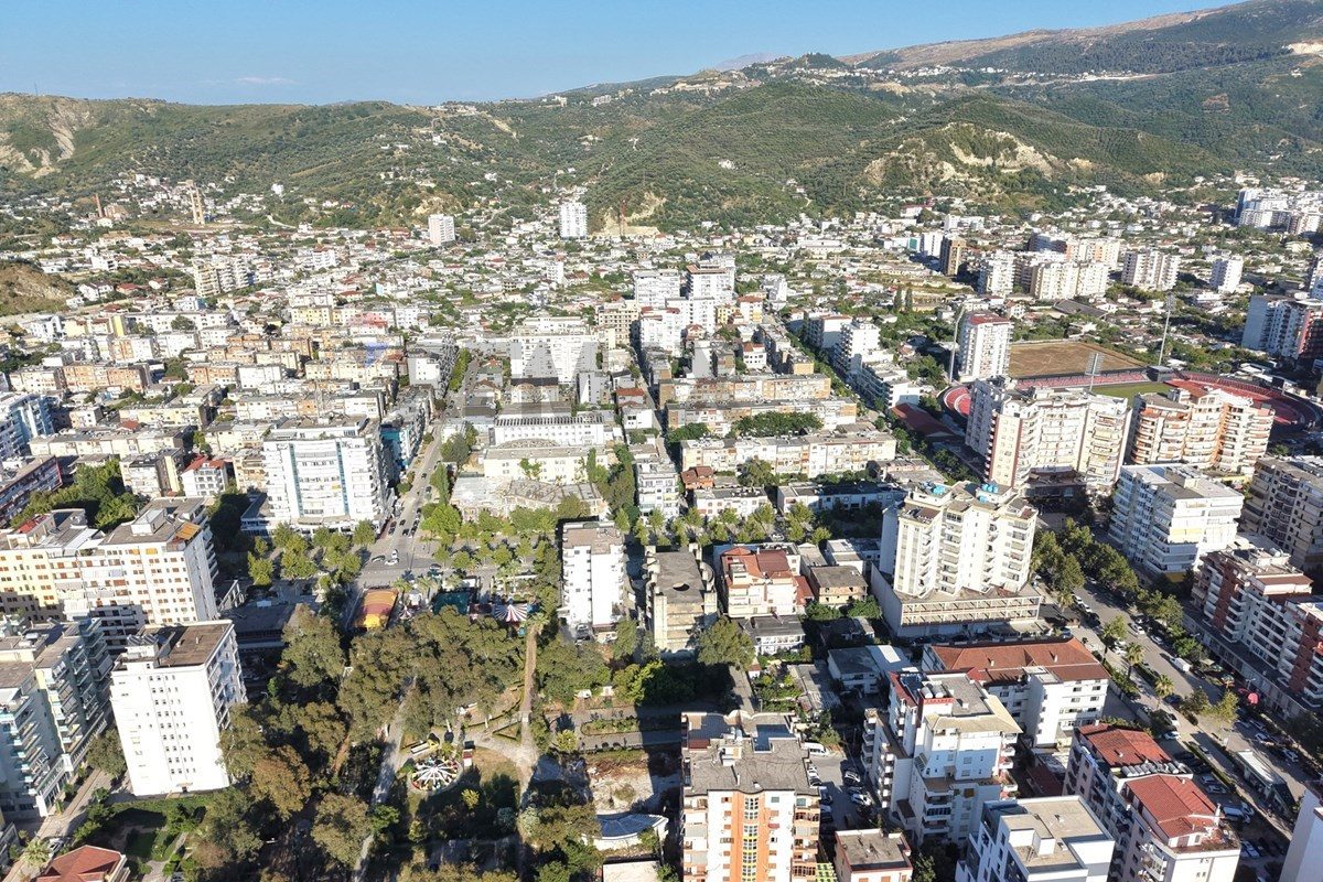 🏙️ PENTHOUSE EKSKLUZIV PËR SHITJE PRANË PARKUT AULONA – VLORË
