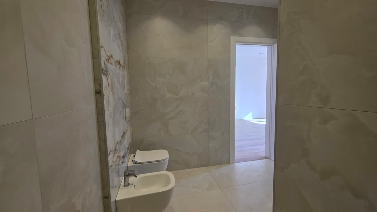 🌊 APARTAMENT 2+1+2 PËR SHITJE – LUNGOMARE, VLORË 🏡