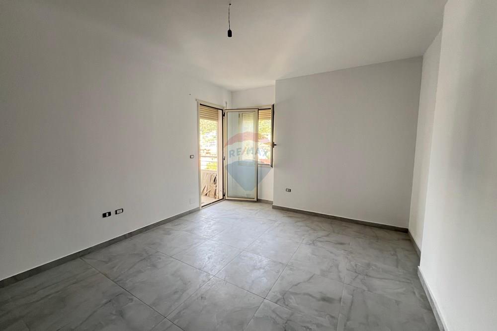 Garsoniere për Shitje në Lungomare, Vlorë 2