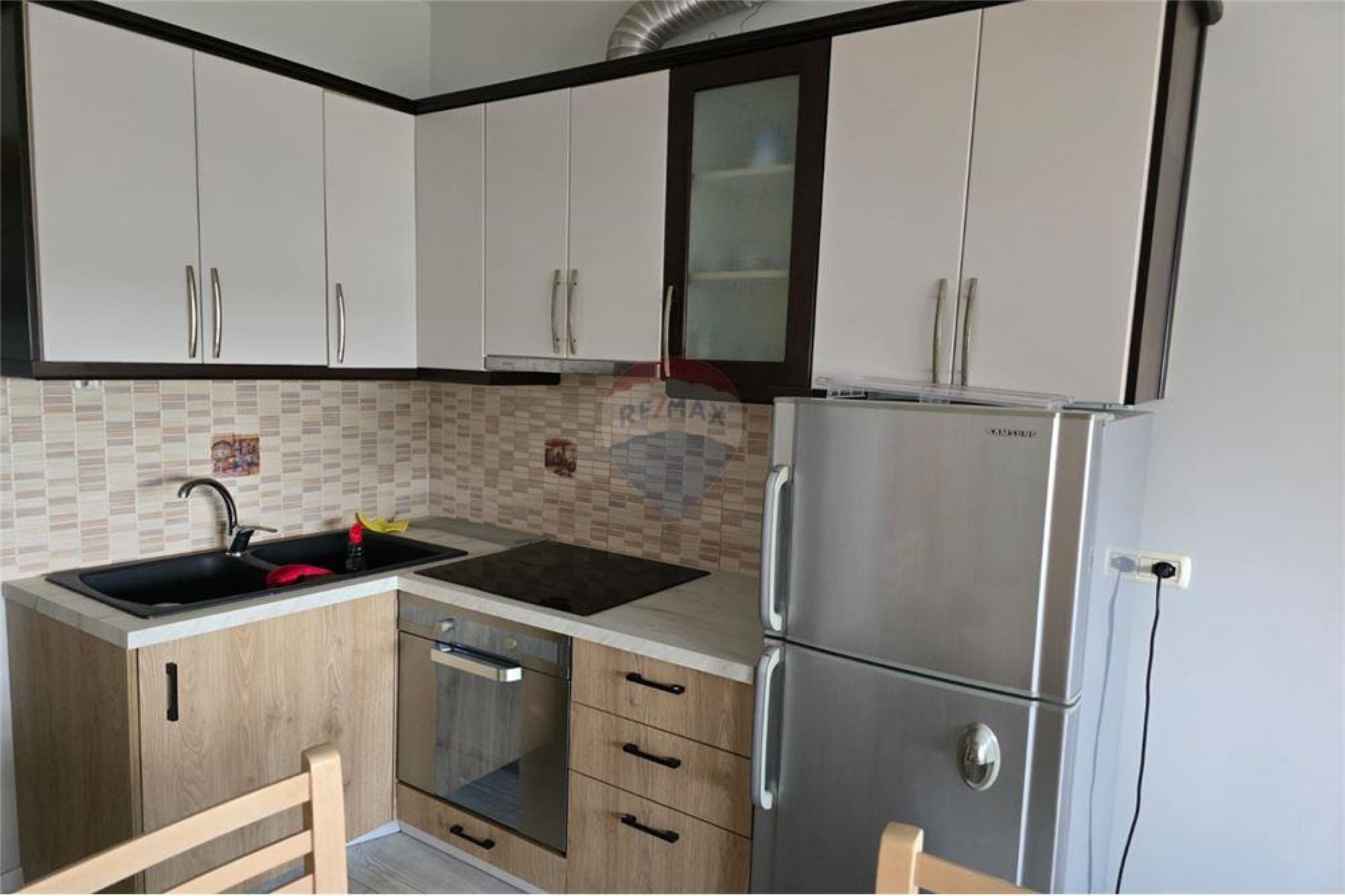 🌊 APARTAMENT 1+1 PËR SHITJE – LUNGOMARE, VLORË 2