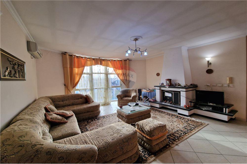 Penthouse ne shitje prane parkut Aulona,Vlore 3