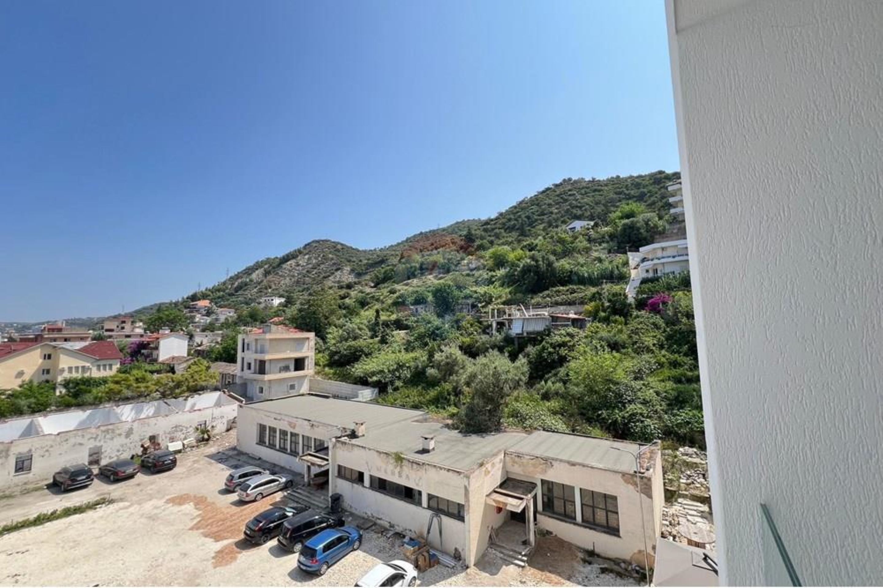 🌊OKAZIONI I DITËS – PRANË LUNGOMARES!