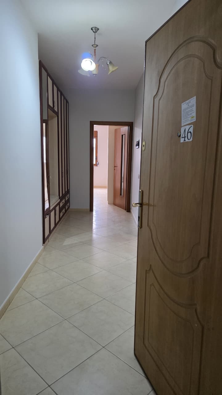 🏡 APARTAMENT 1+1 NË SHITJE – BULEVARDI KRYESOR, VLORË