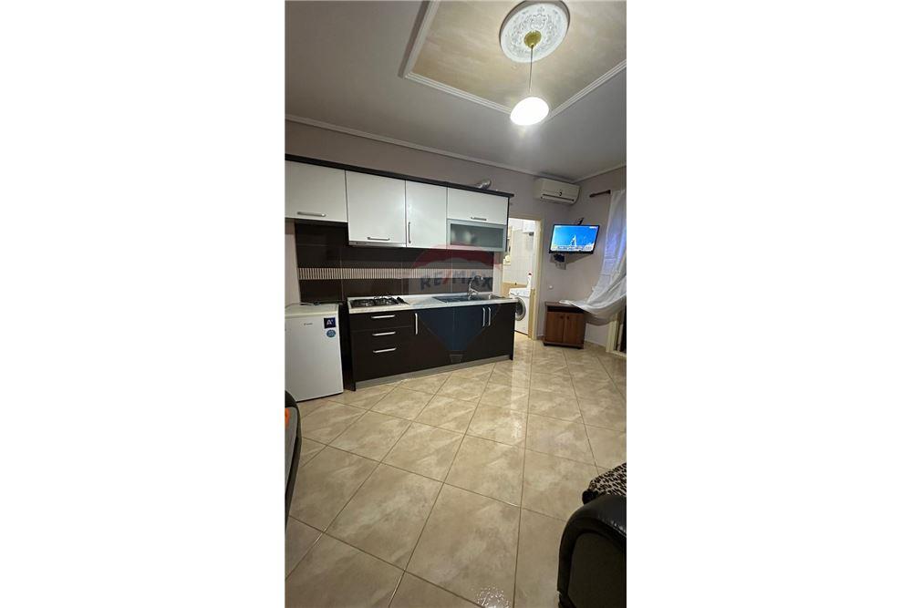 Apartament 1+1 me qera prane Tiku e Mato 4