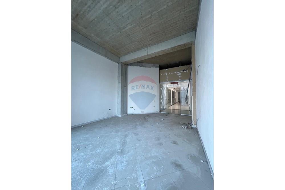 🏢 Ambient Zyre me Qira në Zonën e Skelës