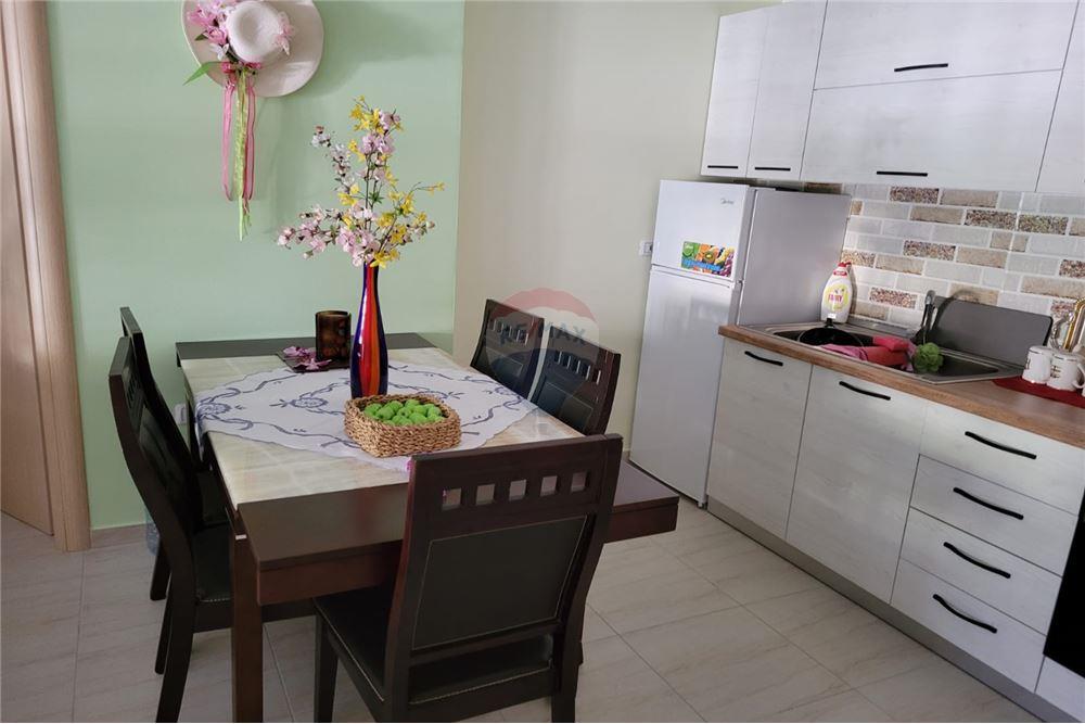 Apartament 2+1 me qera ne Lungomare, Vlore 4