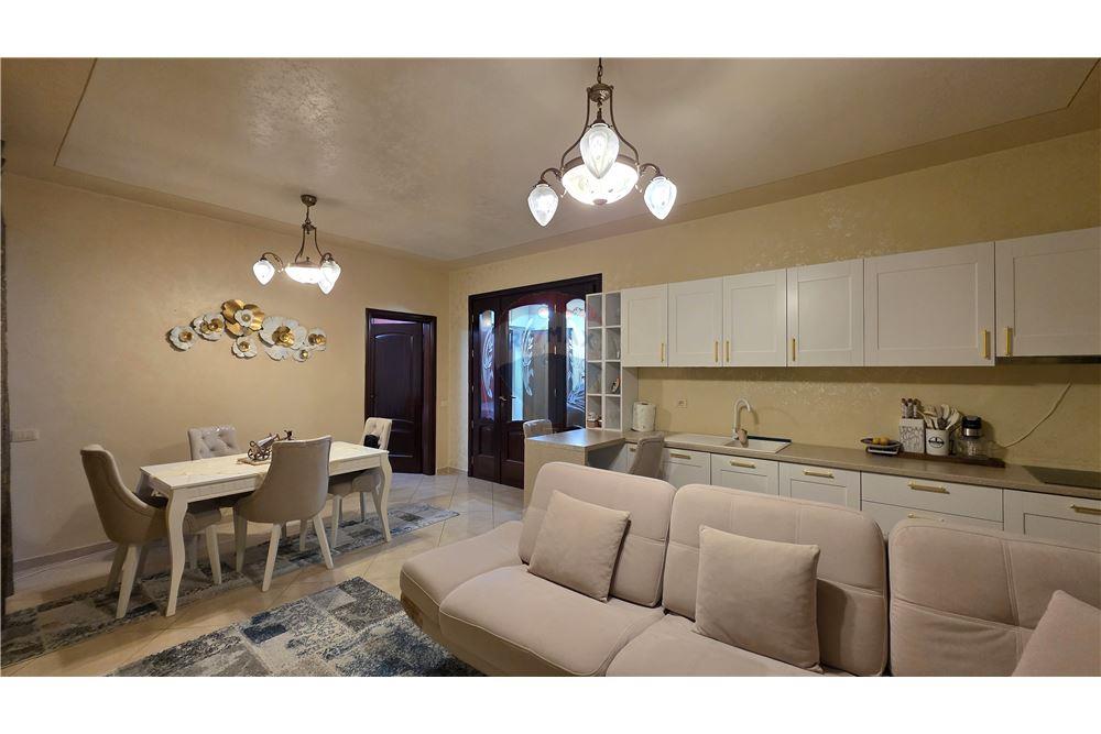 Apartament 2+1+2 ne shitje,Vlore pas Hotel Martini 3