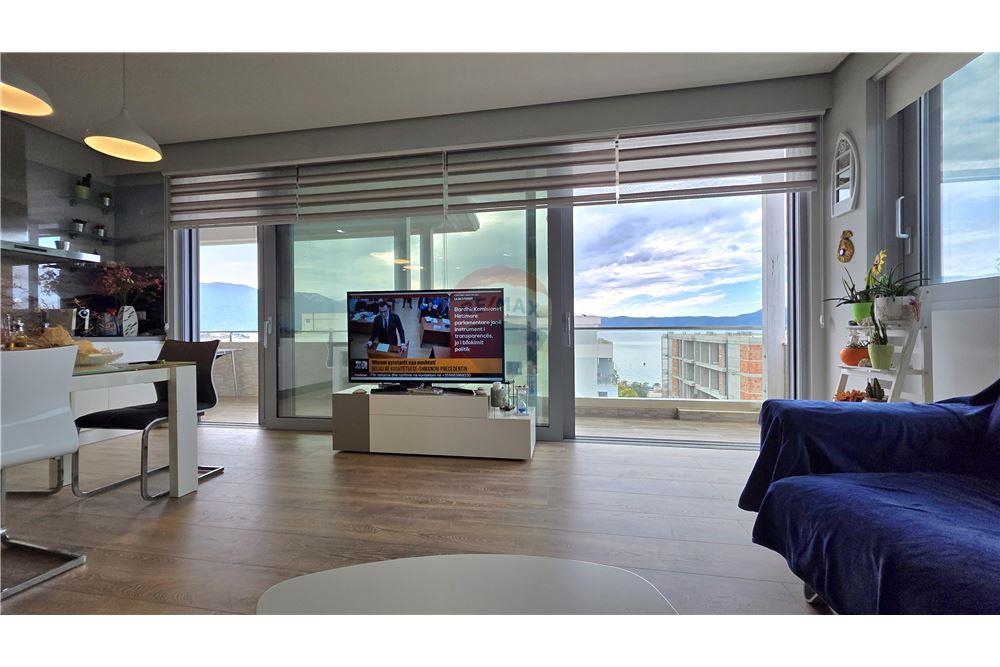 Super Apartament 2+1+2 ne shitje ne Radhime 3