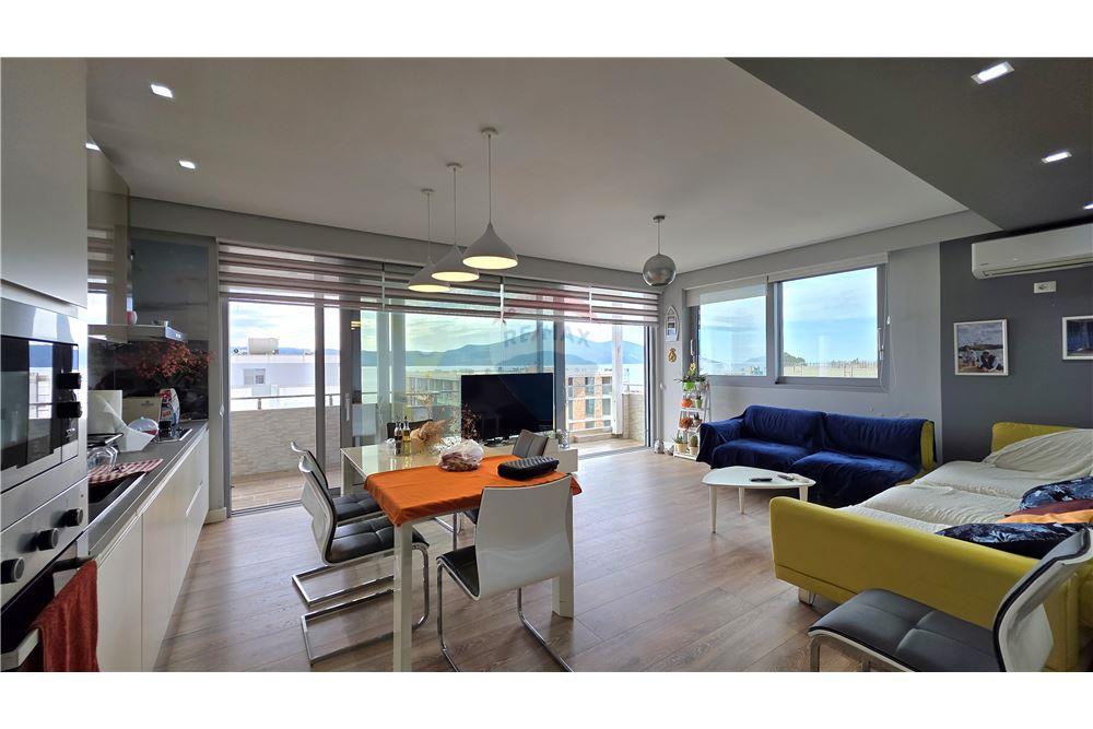 Super Apartament 2+1+2 ne shitje ne Radhime 4