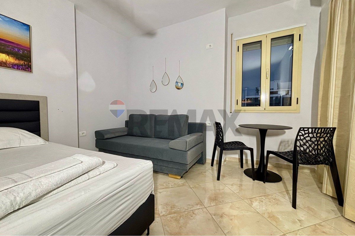 🏡 GARSONIERE ME QIRA – LUNGOMARE, VLORË