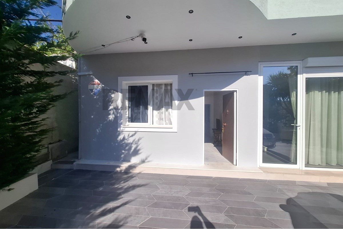 SHTËPI PRIVATE ME QIRA – RRUGA PELIVAN LESKAJ, VLORË ✨