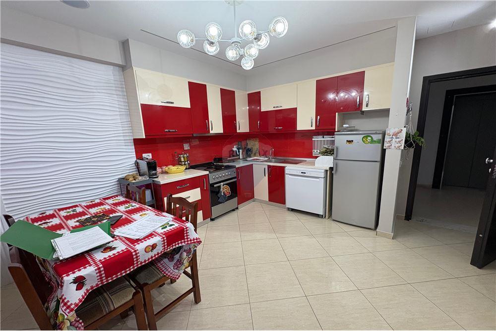 🏡 APARTAMENT 1+1 PËR SHITJE – LUNGOMARE, VLORË 🌊 3