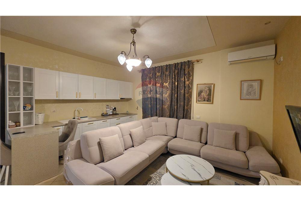 Apartament 2+1+2 ne shitje,Vlore pas Hotel Martini