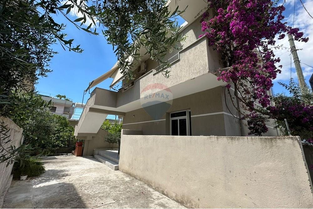 SHTËPI PRIVATE PËR SHITJE –Rr.Haxhi Xhyherri 3