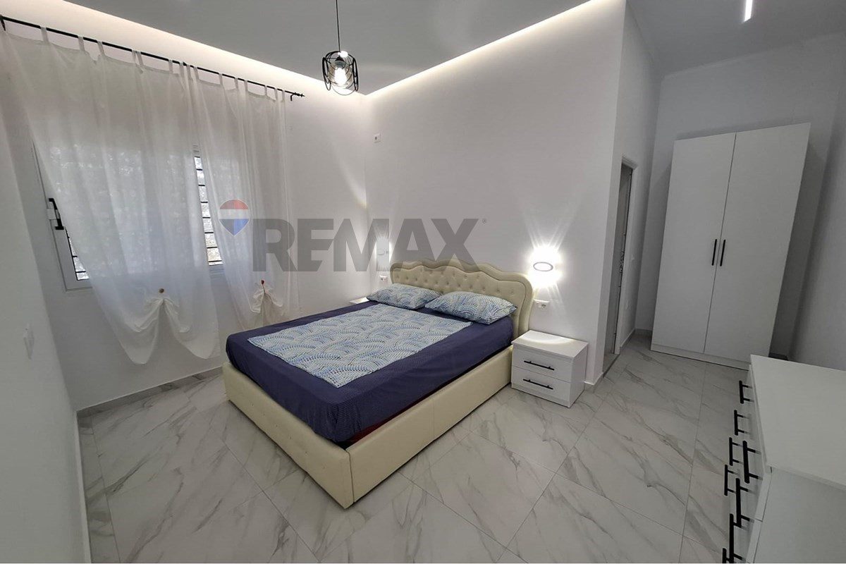 SHTËPI PRIVATE ME QIRA – RRUGA PELIVAN LESKAJ, VLORË ✨