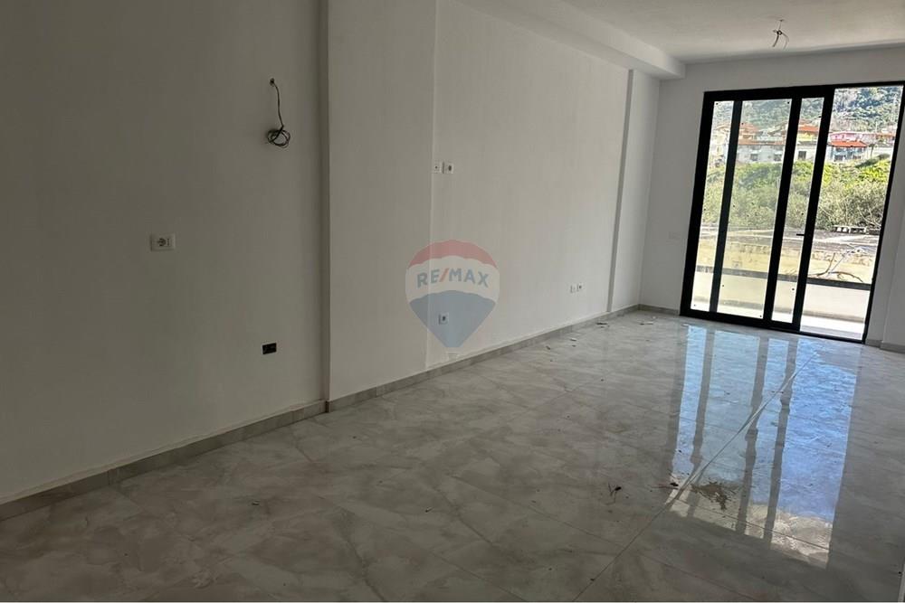 Shitet gazoniere në Vlorë, pranë Tiku dhe Mato 4