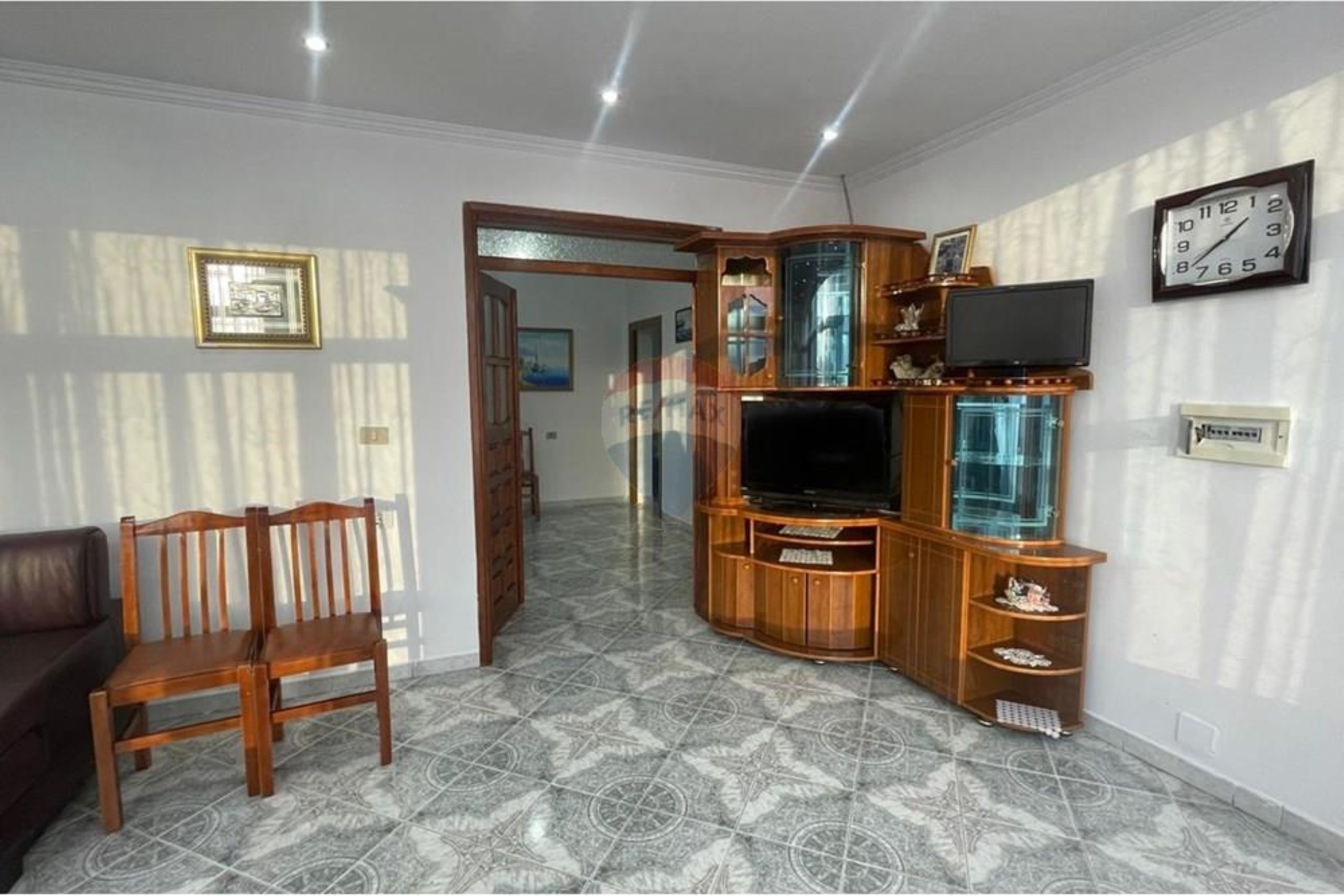 🏡 KATI I PARË I NJË VILE ME QIRA – RRUGA E RE, VLORË 3