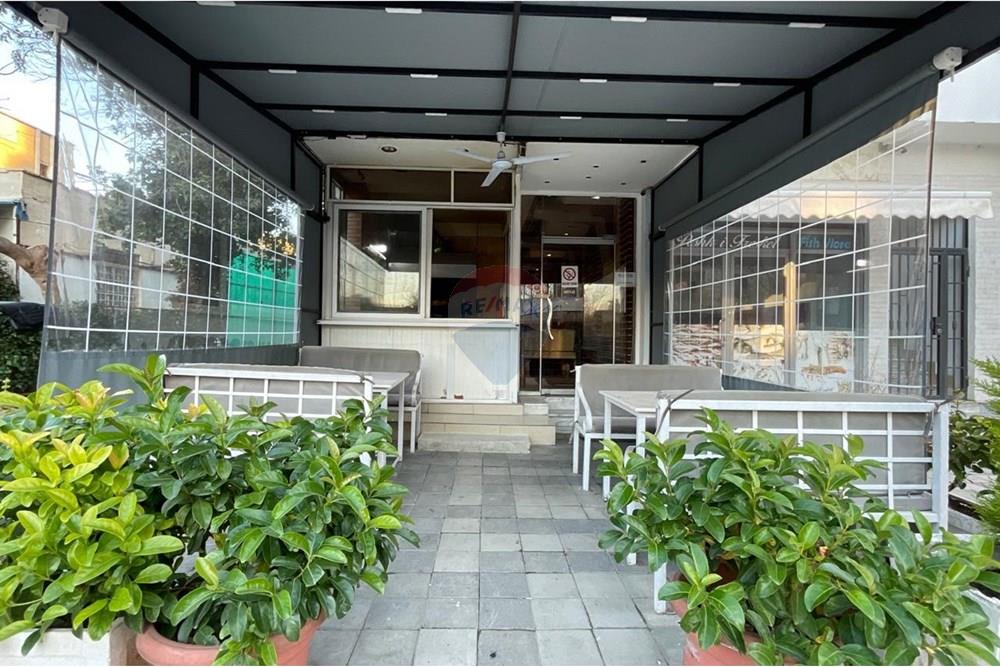 Restorant ne shitje, ose me qera, Rr.Demokracia