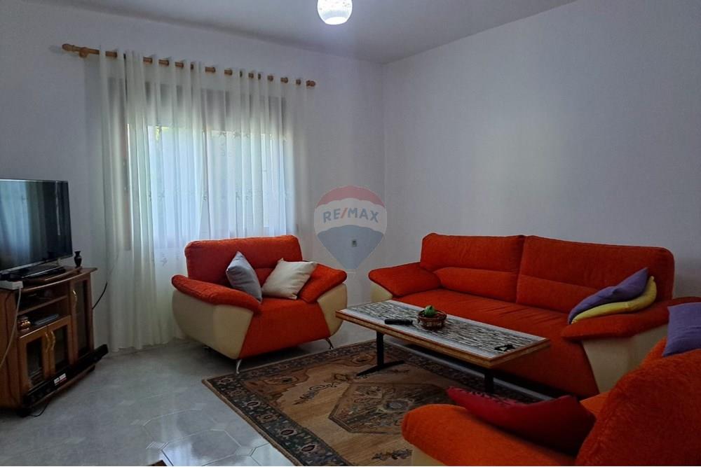 Shtepi private 2+1 ne shitje, lgj.Karabashi 2