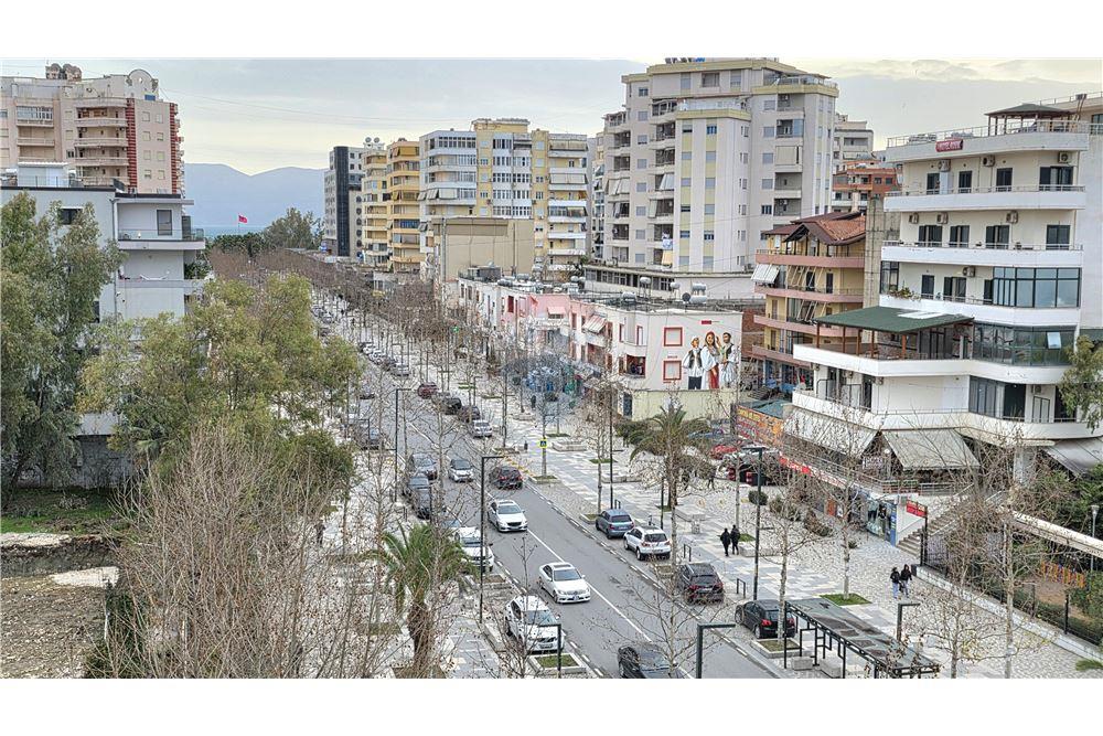 Apartament 2+1+2 ne shitje ne Bulevard 2