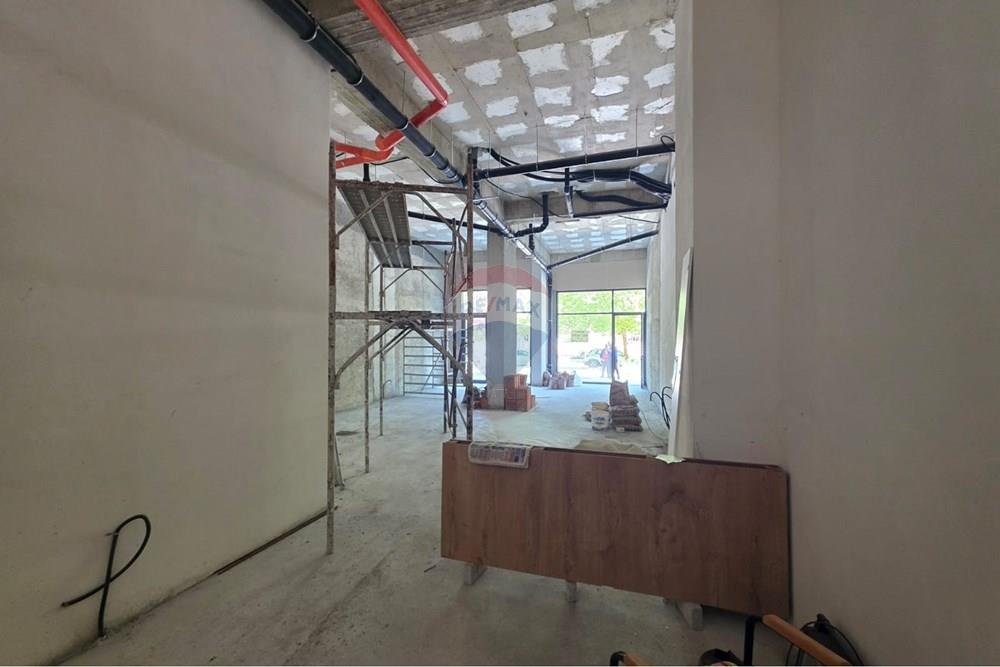 Jepet me qera ambient 92m2 ne Lungomare 2