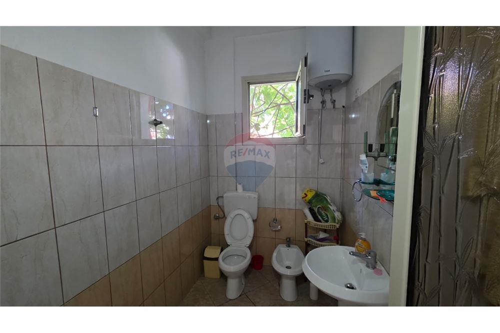 🏡 SHTËPI PRIVATE 2+1 ME QIRA – ISA BOLETINI, VLORË