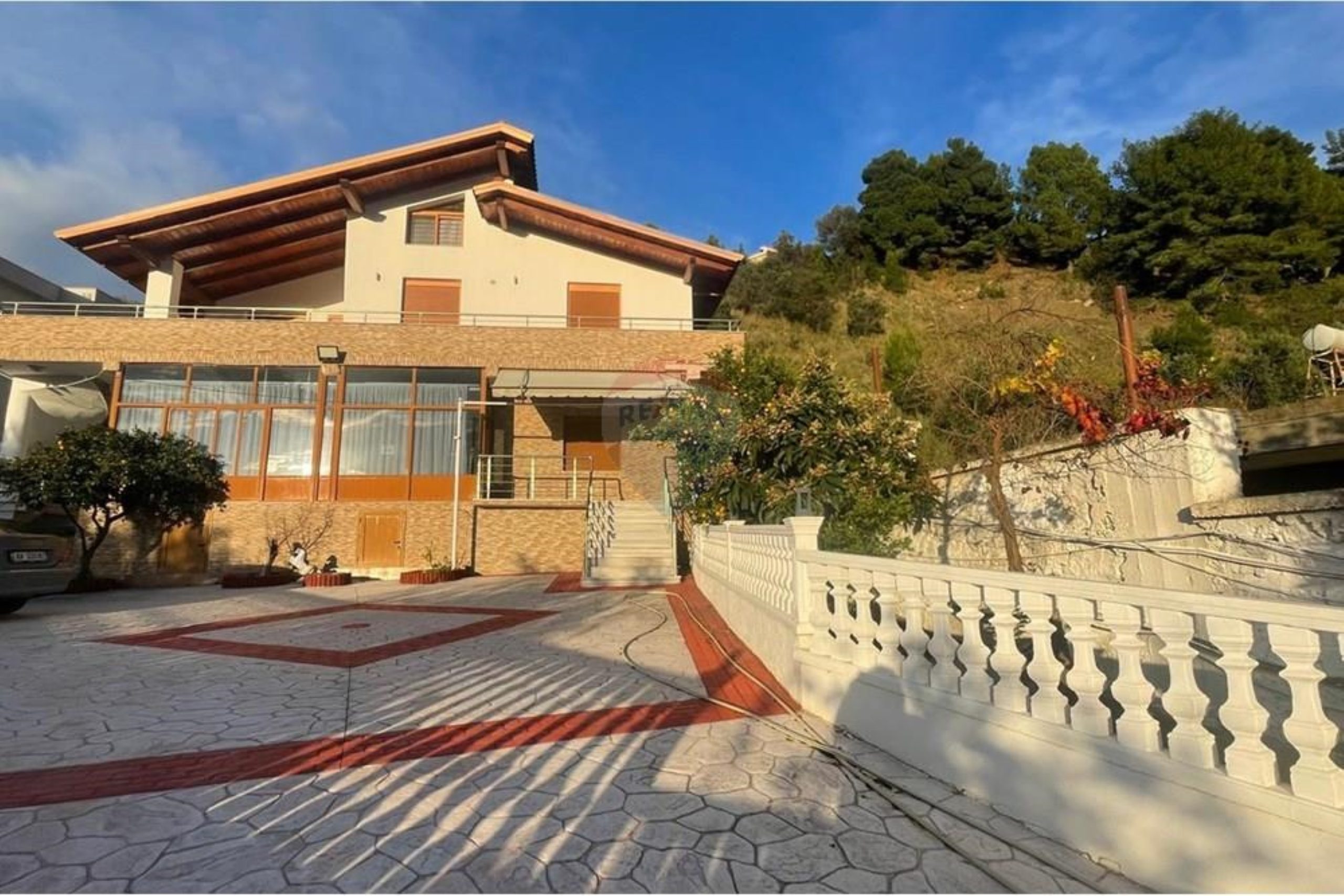 🏡 KATI I PARË I NJË VILE ME QIRA – RRUGA E RE, VLORË 4