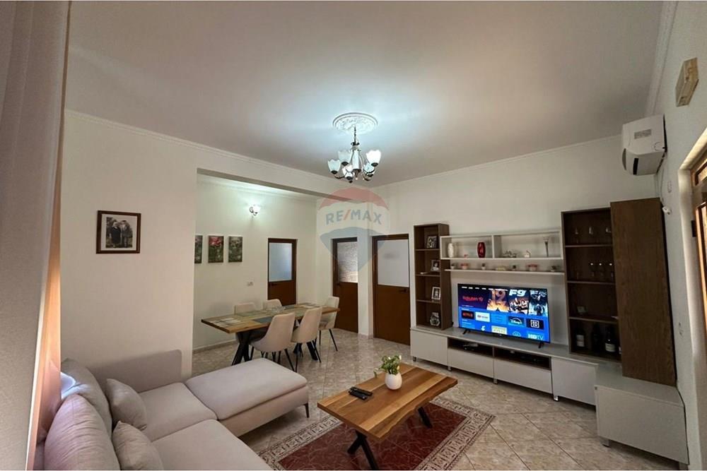 SHTËPI PRIVATE PËR SHITJE –Rr.Haxhi Xhyherri 4