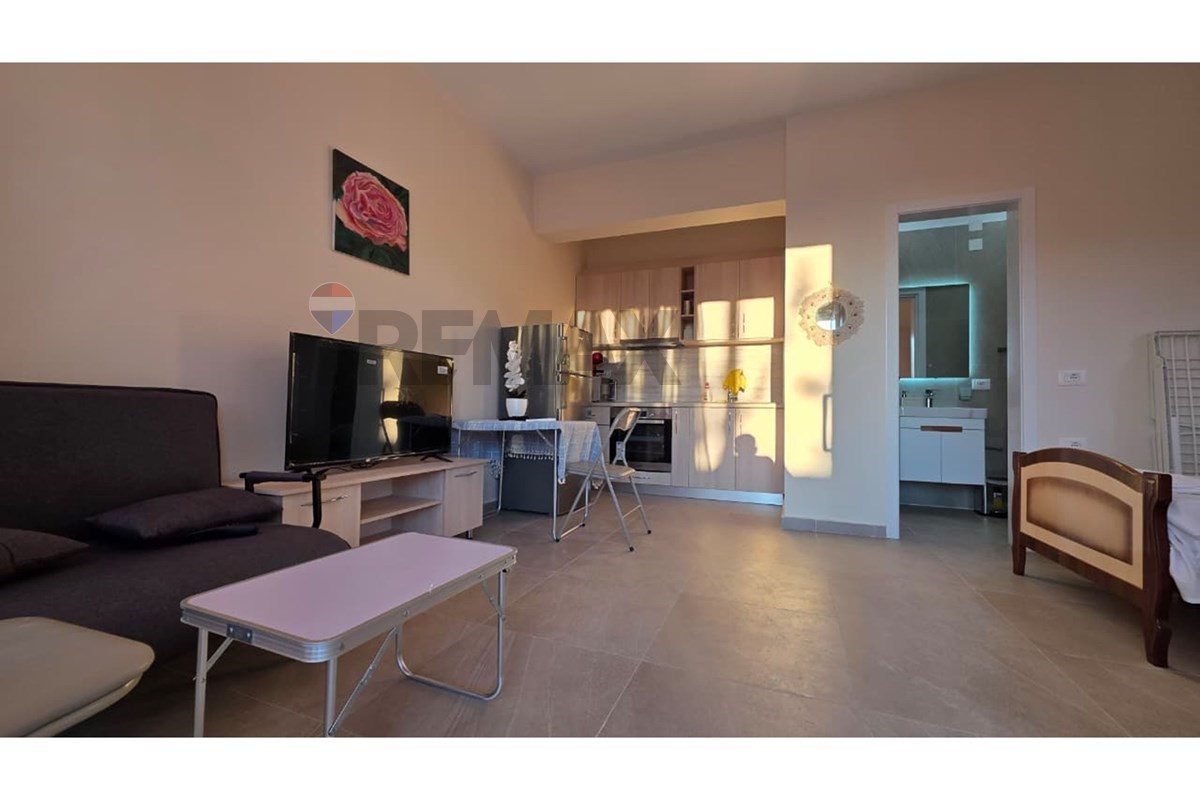 🏡 GARSONIERE ME QIRA NË VLORË ✨ 4