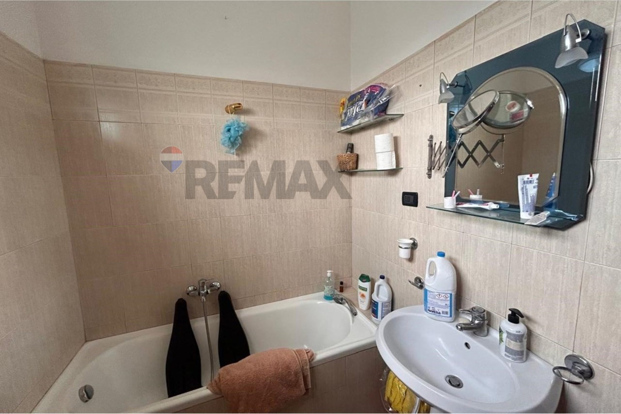 🏡 OKAZION INVESTIMI –📐 Vetëm rreth 417 €/m² mbi sipërfaqen e truallit.