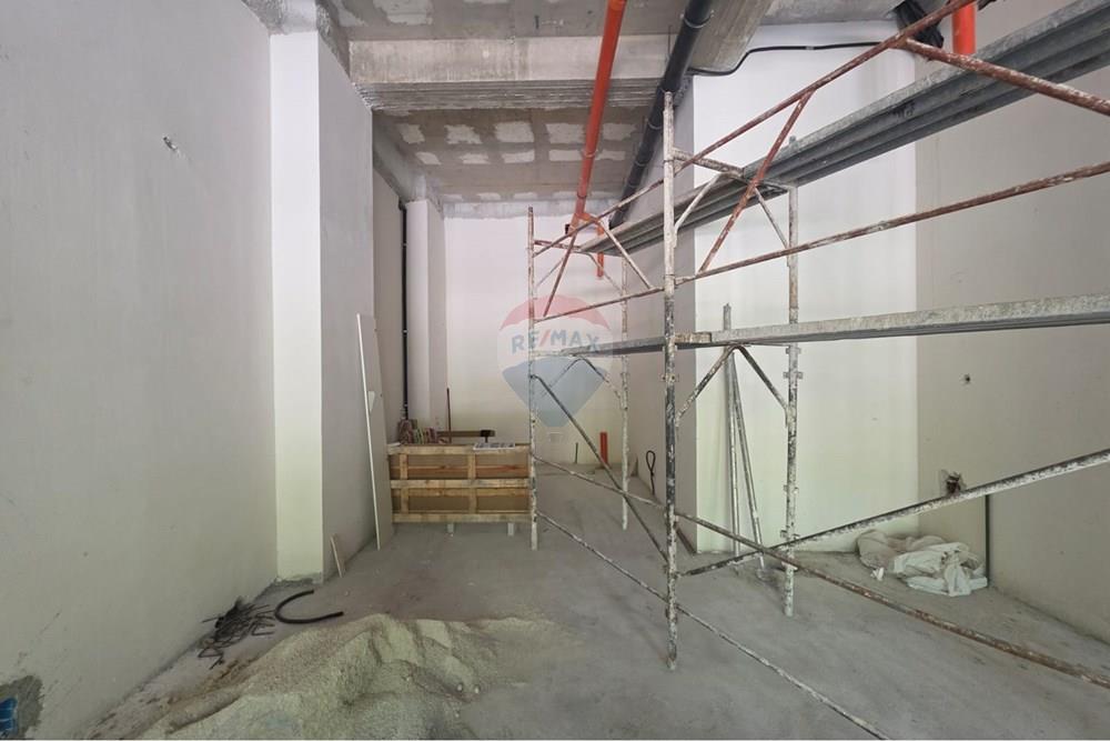 Jepet me qera ambient 92m2 ne Lungomare 3