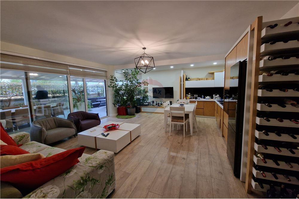 Apartament luksoz 2+1+verande ne shitje,Vlore 2