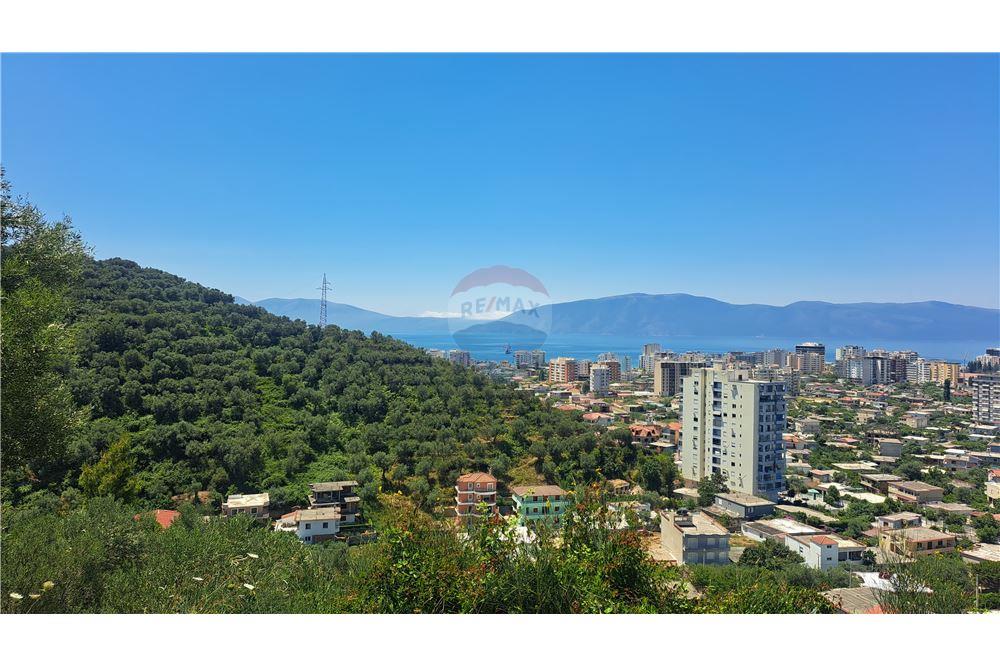 Shitet Shtepi 2-kateshe,me pamje panoramike,Vlore