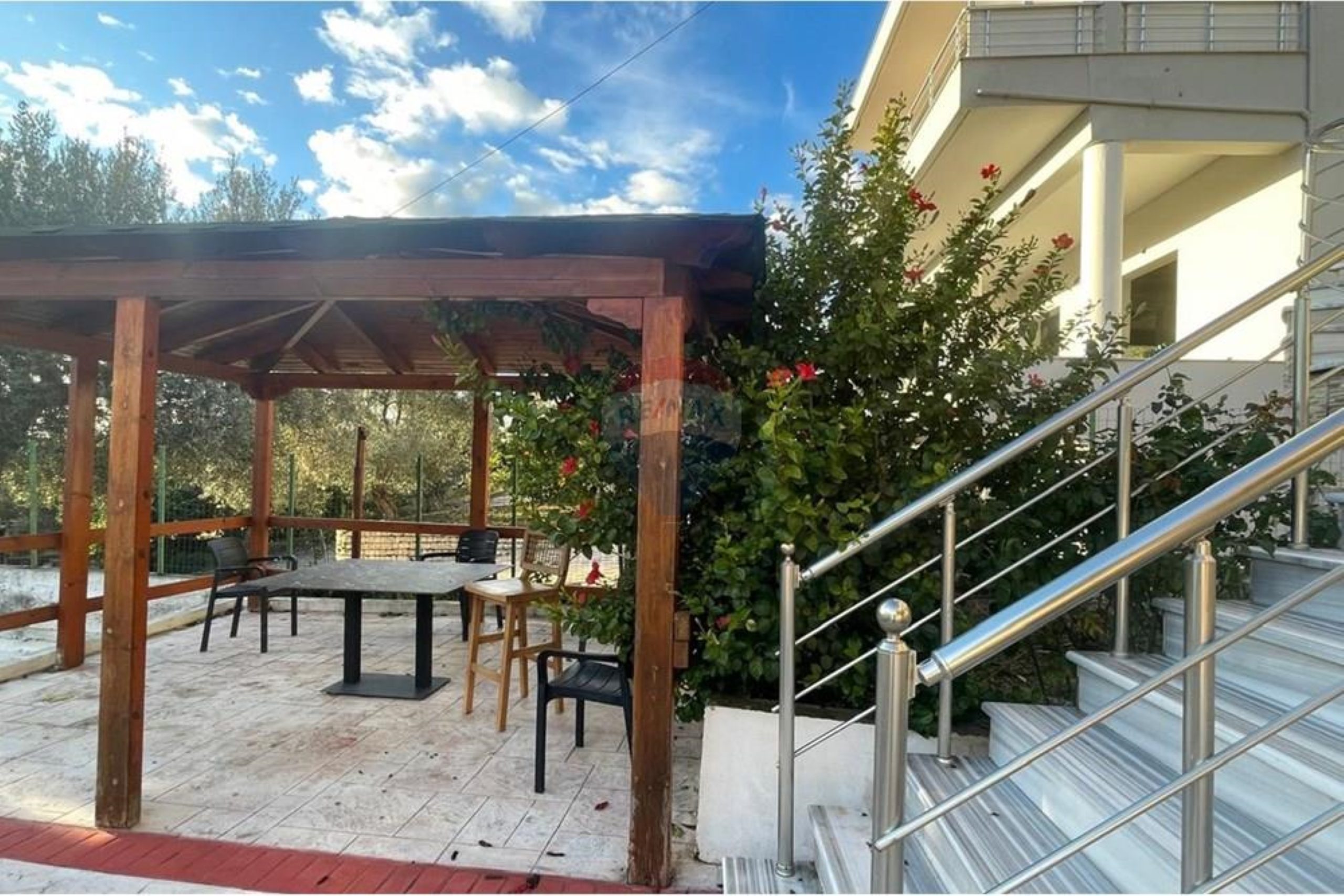 🏡 KATI I PARË I NJË VILE ME QIRA – RRUGA E RE, VLORË