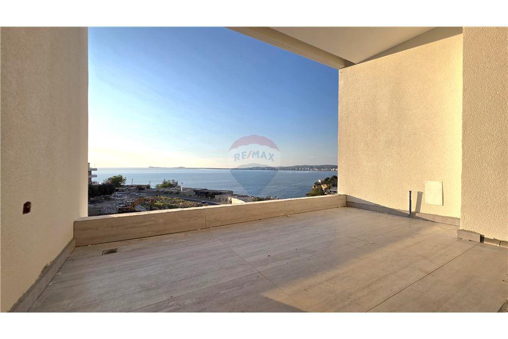 Apartament 2+1+2 me pamje nga deti mbi Marina Bay 3
