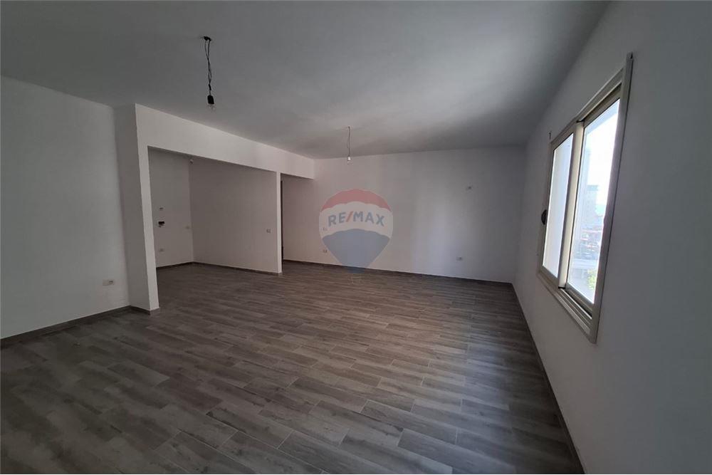 Apartament 2+1 ne shitje perball karburant Alpet 3
