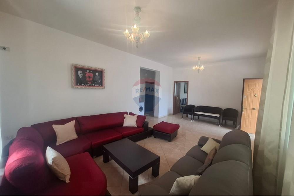 Apartament 2+1 me qira Rruga e Re, Vlorë