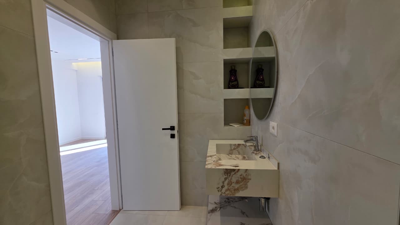 🌊 APARTAMENT 2+1+2 PËR SHITJE – LUNGOMARE, VLORË 🏡