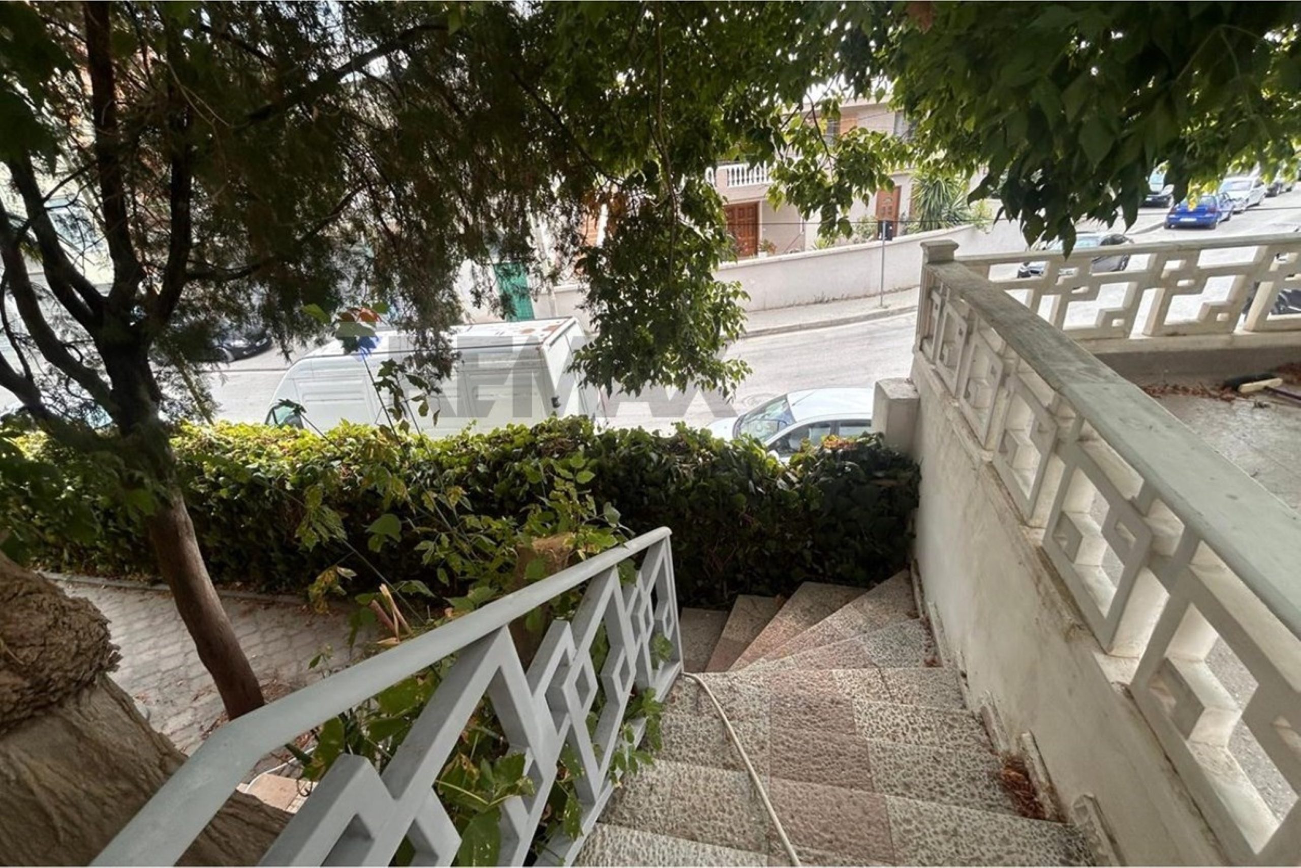 🏡 OKAZION INVESTIMI –📐 Vetëm rreth 417 €/m² mbi sipërfaqen e truallit.